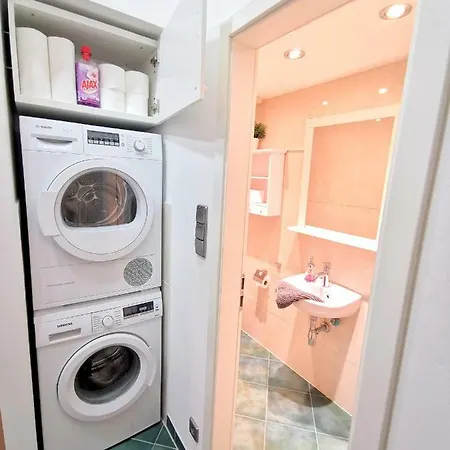 Gastein By Rockchair L Superhost Status L 2 Bedrooms Boxspringbeds 1,5 Bathrooms - Cozy Family & Business Flair Welcomes You! דירה