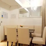 Gastein By Rockchair L Superhost Status L 2 Bedrooms Boxspringbeds 1,5 Bathrooms - Cozy Family & Business Flair Welcomes You! Berlin